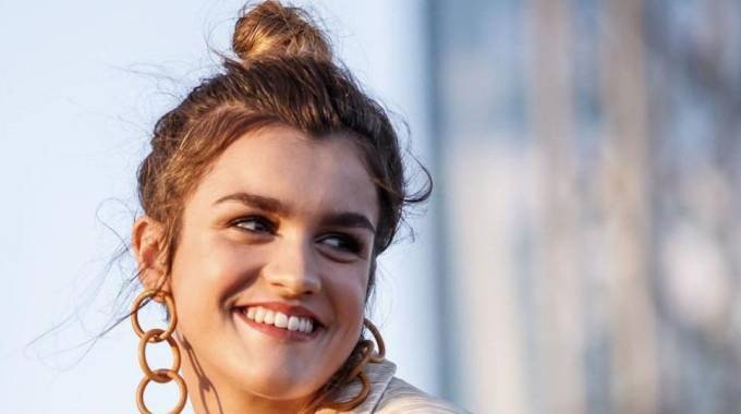 Amaia estrena el tema 'Más de la mitad' para la película 'No mires a los ojos'